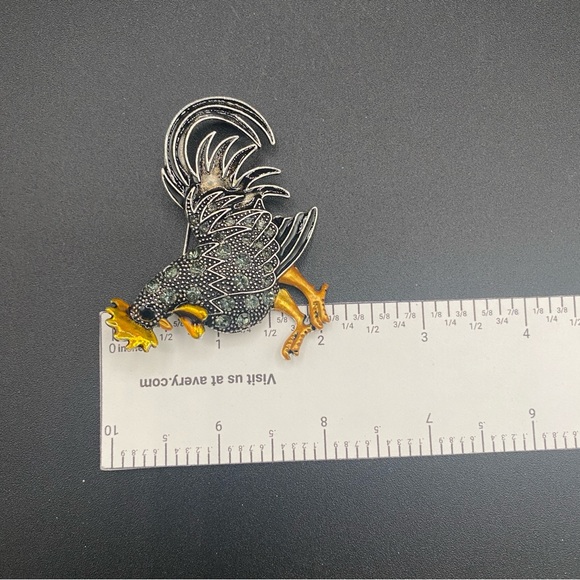 Pewter Rooster Brooch Studded with Rhinestones and Gold Enamel comb and feet - Picture 9 of 10